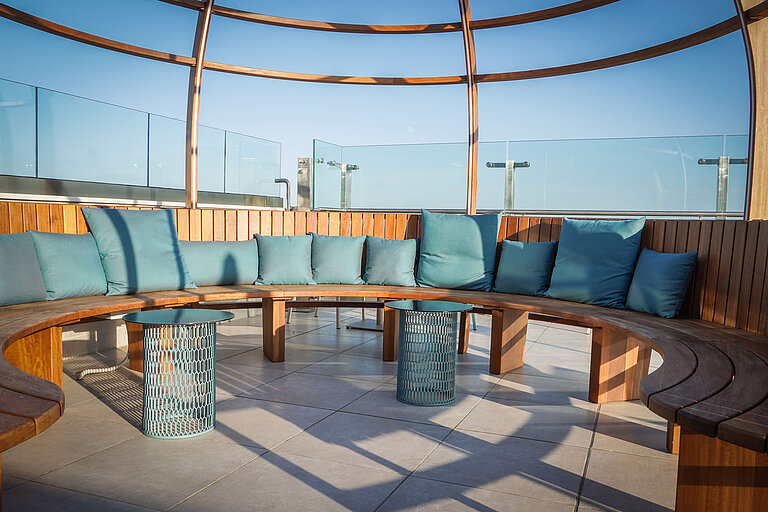 Lounge by the rooftop pool | Maritim Hotel Amelia Albena Resort