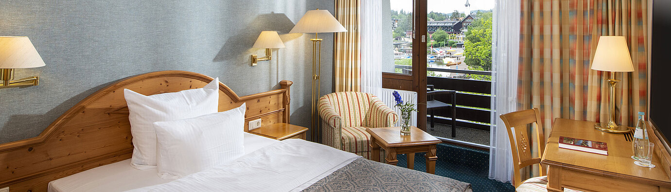 Chambre Superior Chambre simple au Maritim TitiseeHotel avec balcon et vue sur le lac et le village