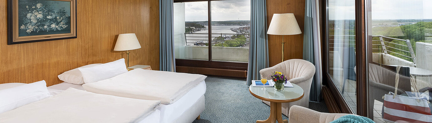 Superior room Double room with panoramic windows and view of Travemünde harbour at the Maritim Hotel