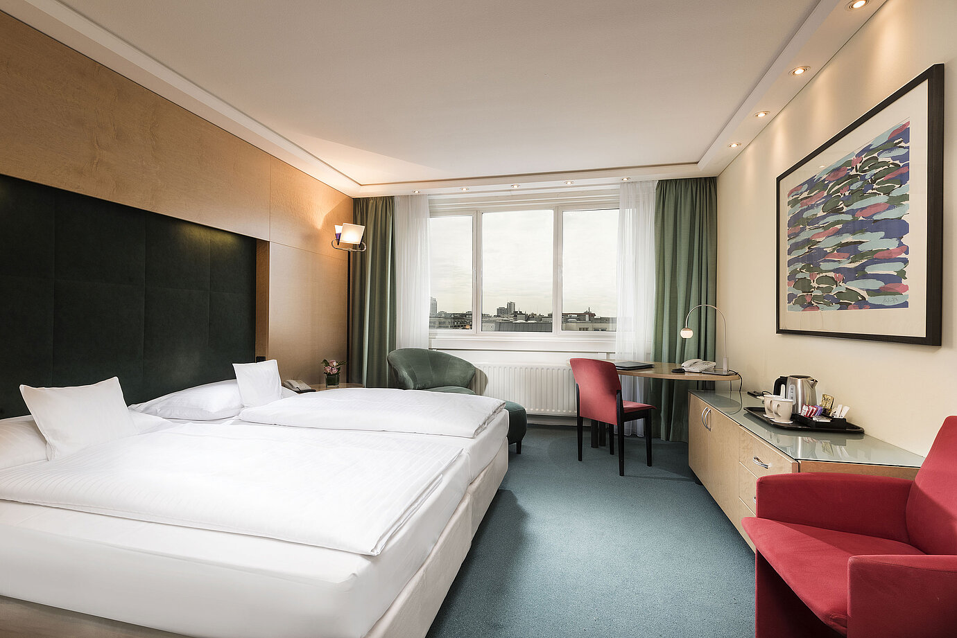Comfort room at Maritim proArte Hotel Berlin with double bed, desk, chair, and city view.