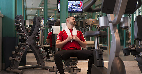 Fitness room Guest working out in the gym at Maritim Hotel Stuttgart with dumbbells and machines
