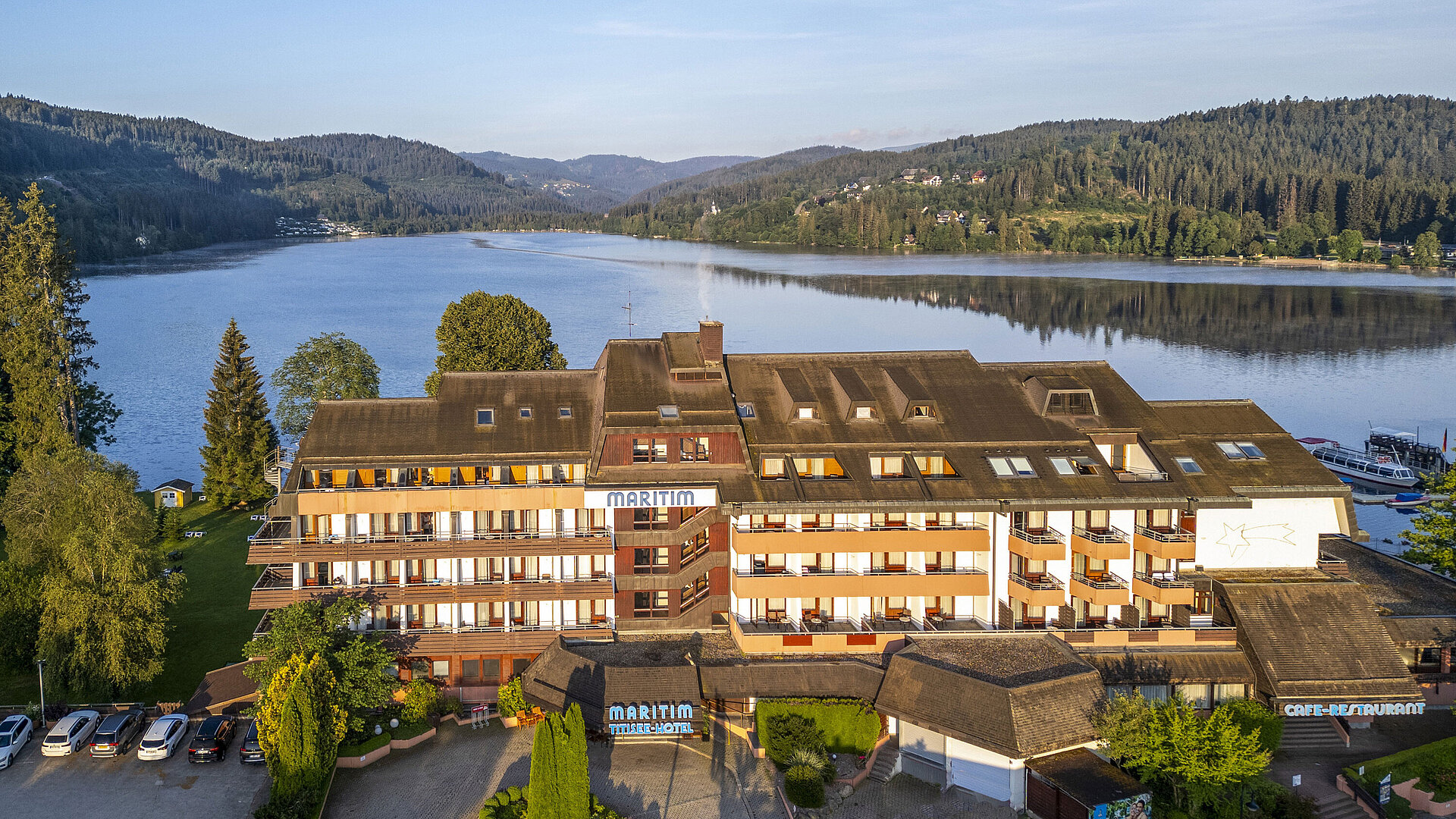 Maritim Hotel Titisee au bord du lac avec vue panoramique sur la Forêt-Noire