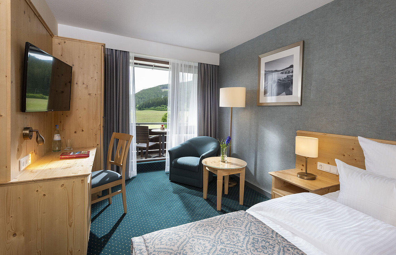 Camera con balcone al Maritim TitiseeHotel e vista sul verde