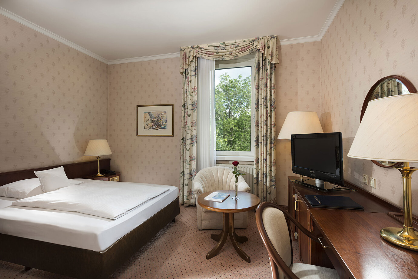 Cosy single room with window view and desk at Maritim Hotel Bad Wildungen