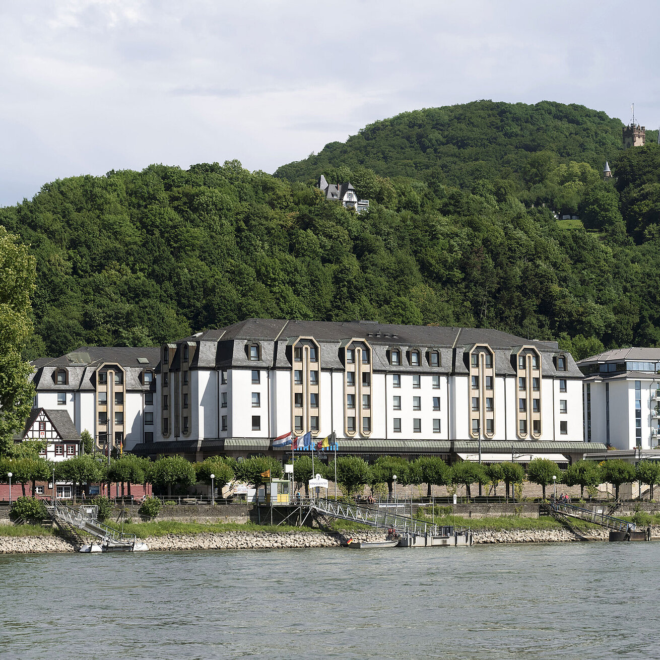 Exterior view of Maritim Hotel Königswinter with a view of the Drachenfels and the Rhine.
