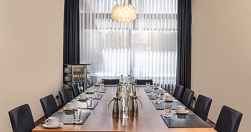 Small conference room with large window, daylight and drinks station at Maritim Hotel Travemünde