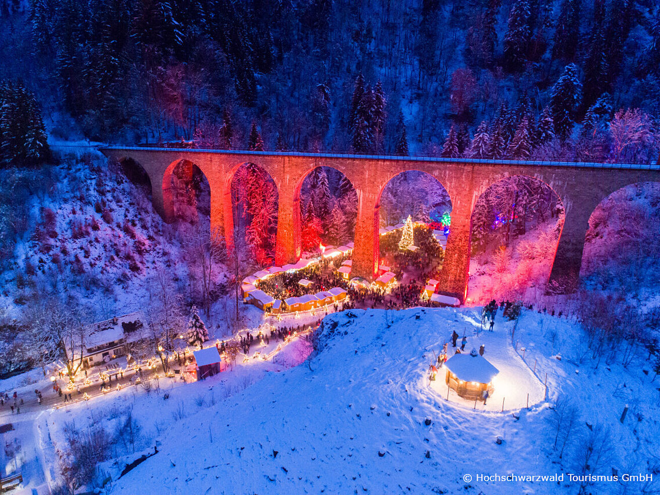 Hochschwarzwald-Weihnachtsmarkt in der Ravennaschlucht Hochschwarzwald-Weihnachtsmarkt in der Ravennaschlucht