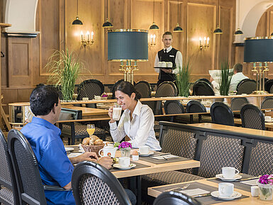 Guests enjoying the breakfast buffet at the "Rôtisserie" restaurant of Maritim Hotel Bonn with freshly prepared dishes.
