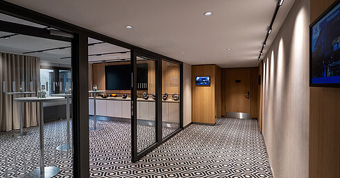 Modern coffee break area with standing tables, coffee station and a stylish setting for meetings.