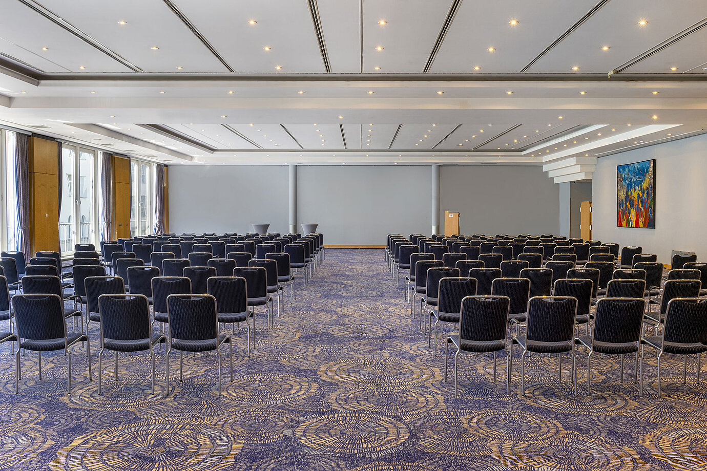 Grande salle de conférence II à l'Hôtel Maritim proArte Berlin avec rangées de chaises et ambiance lumineuse.