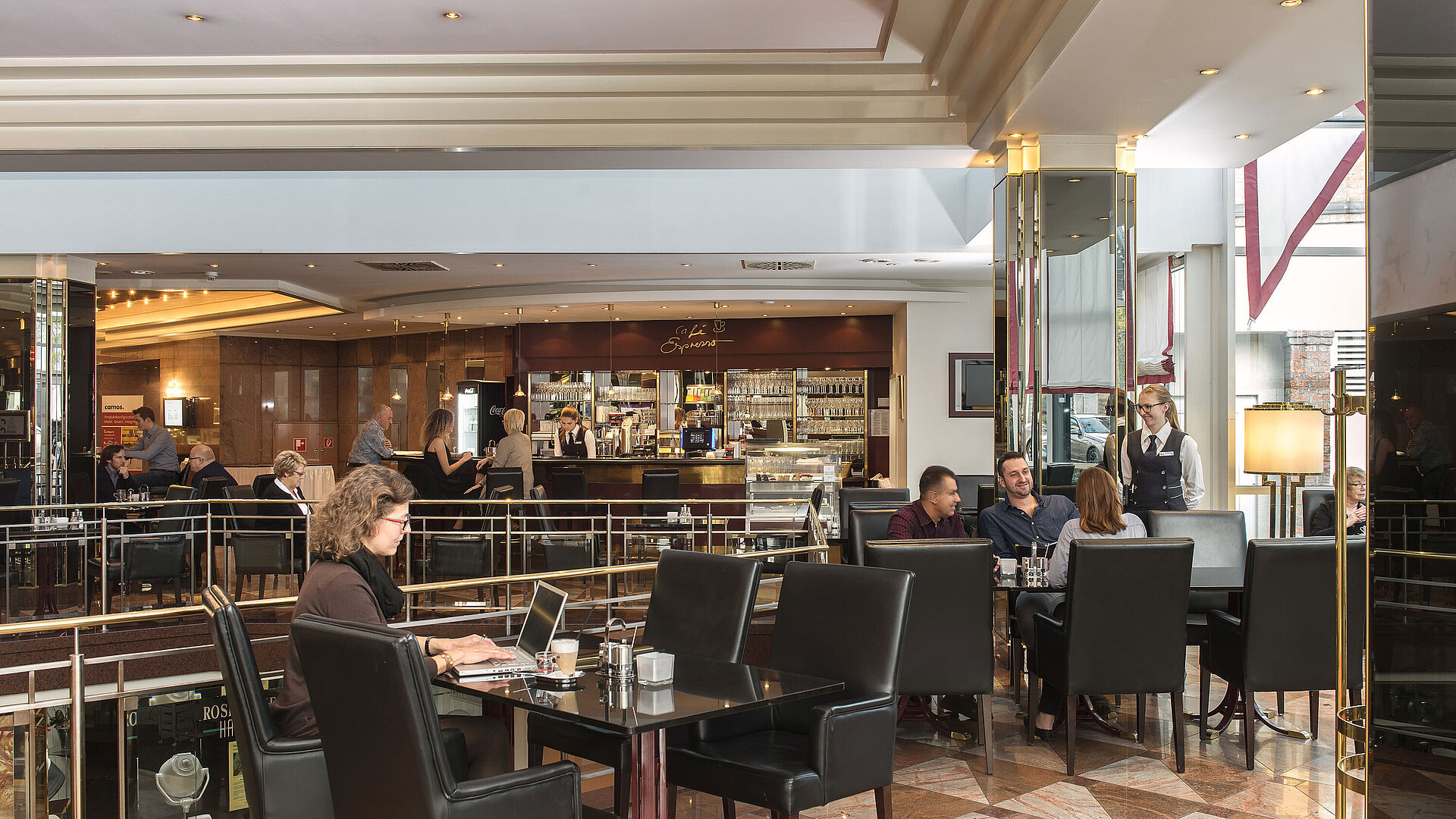 Guests enjoying coffee and snacks at stylish Café Espresso in Maritim Hotel Stuttgart