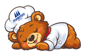 Cartoon bear in a chef outfit sleeping peacefully on the floor with a Maritim chef’s hat.