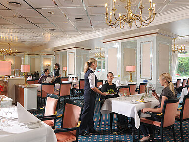 Restaurant at Maritim Hotel Bad Wildungen with personal service and elegant atmosphere