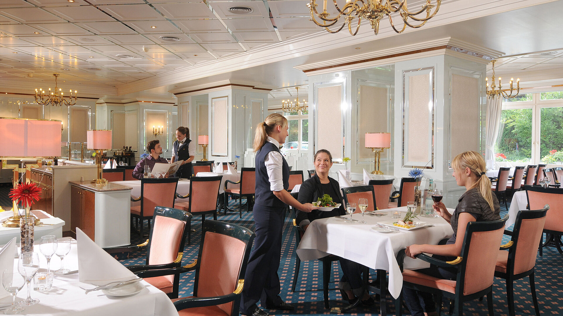 Restaurant at Maritim Hotel Bad Wildungen with personal service and elegant atmosphere