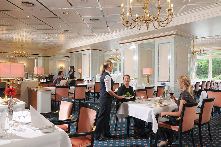 Restaurant at Maritim Hotel Bad Wildungen with personal service and elegant atmosphere