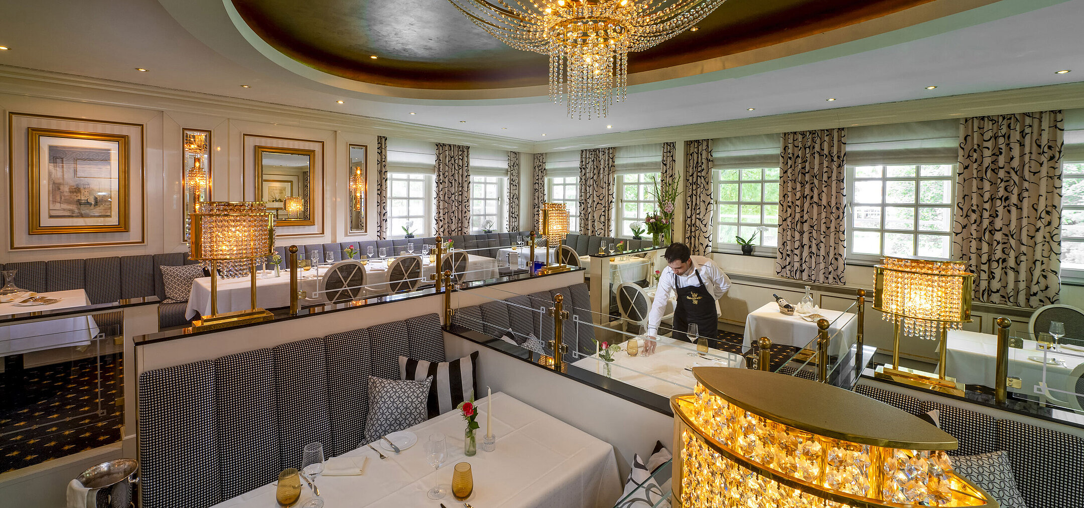 Elegant Orangerie restaurant at Maritim Seehotel Timmendorfer Strand with luxurious decor and set tables.