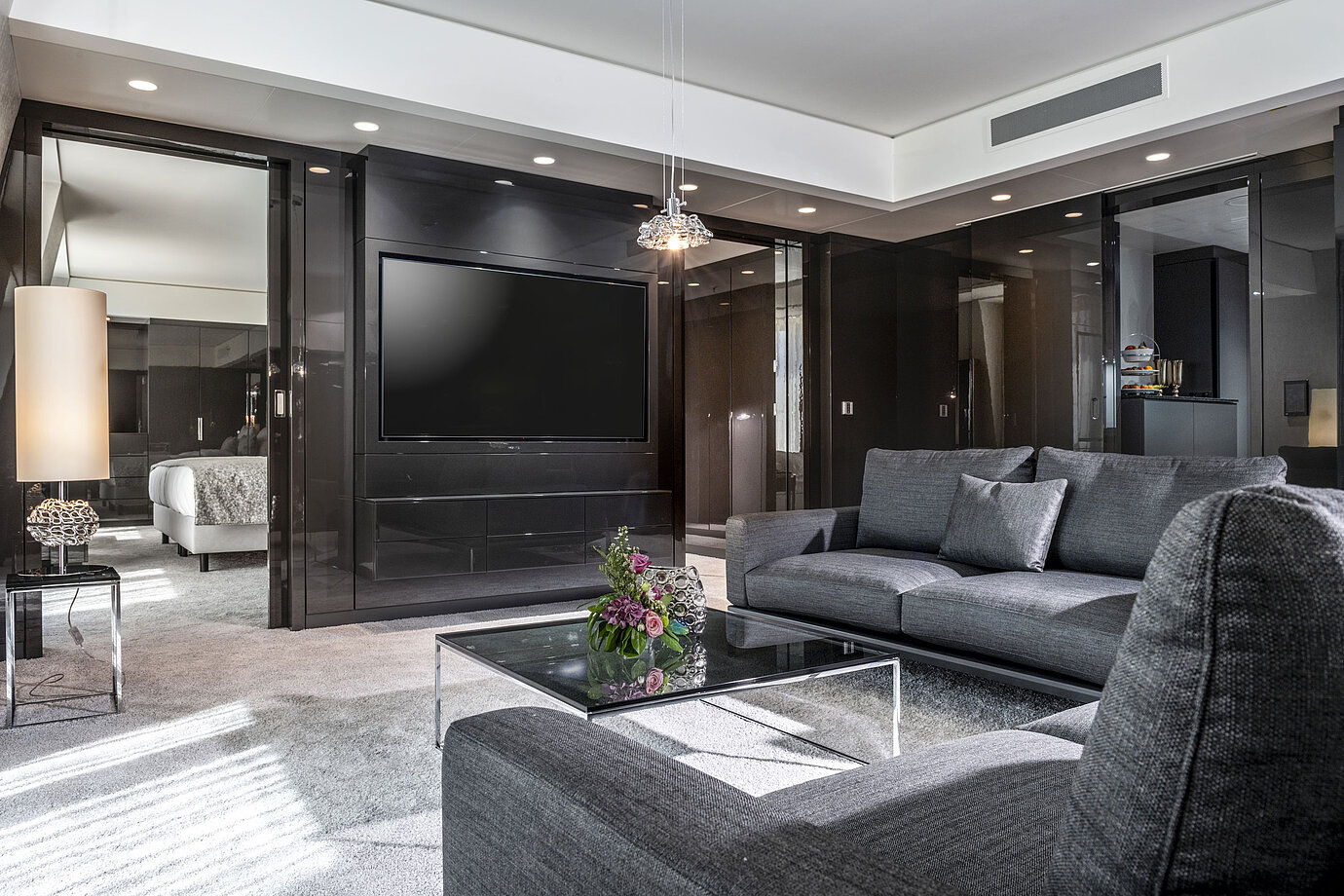 Spacious suite at Maritim Hotel Ingolstadt with stylish living area and luxurious furnishings.