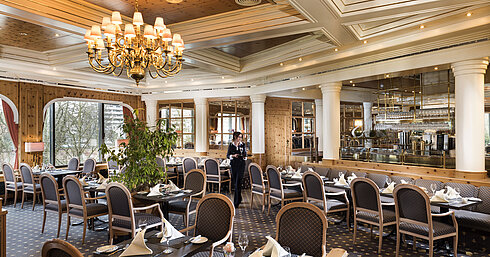 Restaurant rustique de style campagne avec tables dressées au Maritim Hotel Ulm