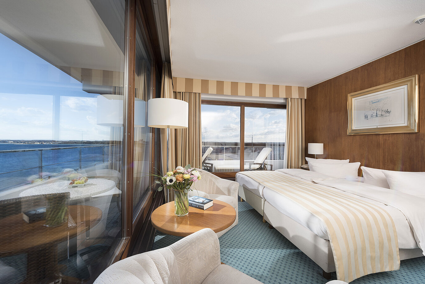 Superior room at Maritim Seehotel Timmendorfer Strand with sea view, double bed, seating area, and balcony.