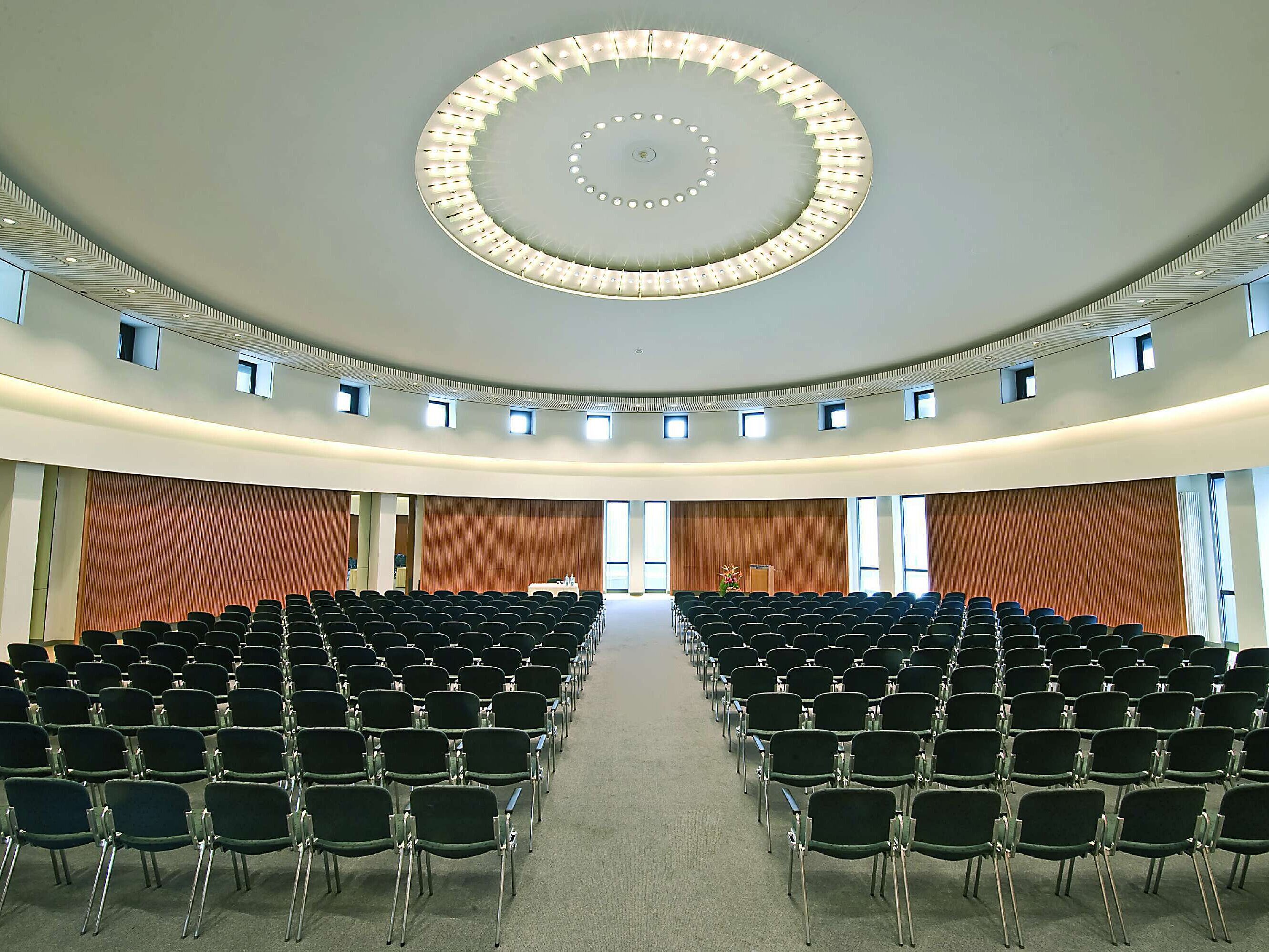 Kepler Saal at Maritim Hotel Ulm with modern conference technology.