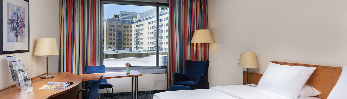 Classic room Classic room at Maritim Hotel Frankfurt with a cozy double bed, desk, and city view.