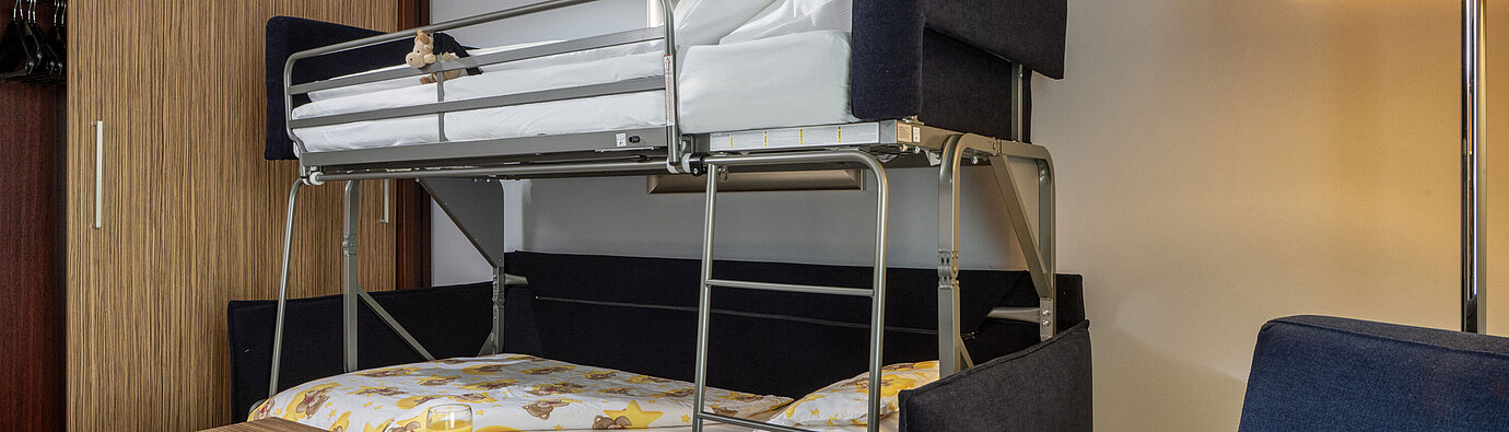 Letto a castello per bambini nel monolocale del Maritim Hotel Darmstadt, perfetto per una vacanza in famiglia