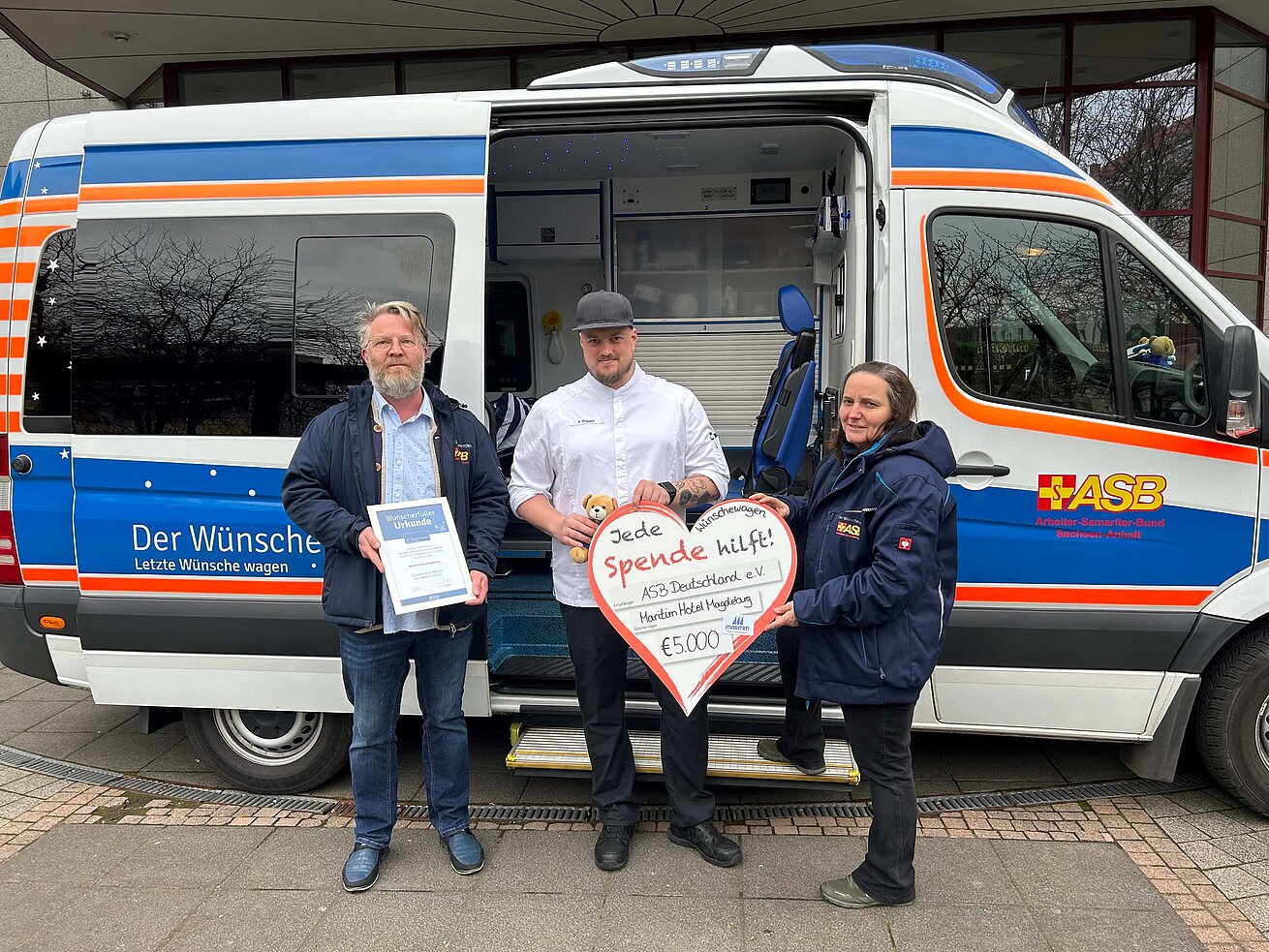 Donation presentation by Maritim Hotel Magdeburg to the ASB Wish Ambulance supporting seriously ill people