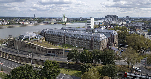 Aerial view of the Maritim Hotel Cologne, featuring the Rhine River, Severins Bridge, and surrounding buildings.