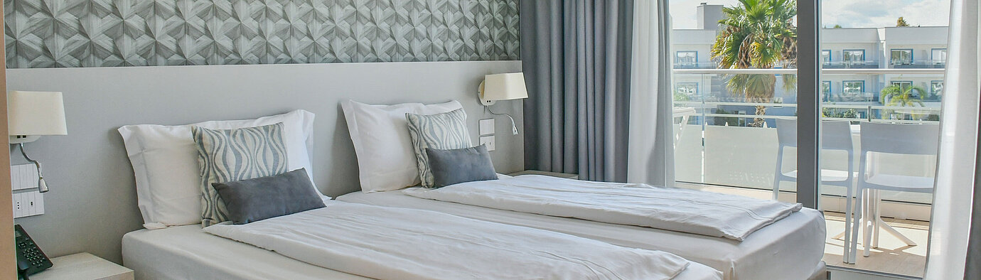 Double room at Maritim Resort Calabria with balcony and view of palm trees and resort area