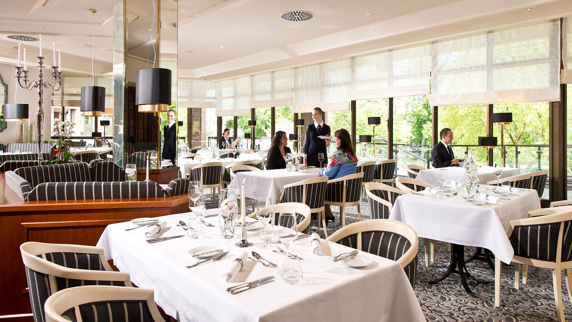Bright restaurant with garden view at Maritim Hotel Bad Homburg.