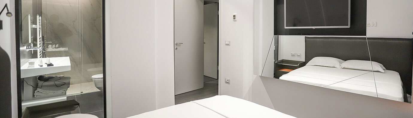 Camera luminosa al Maritim Resort Marina Bay con bagno moderno e comfort