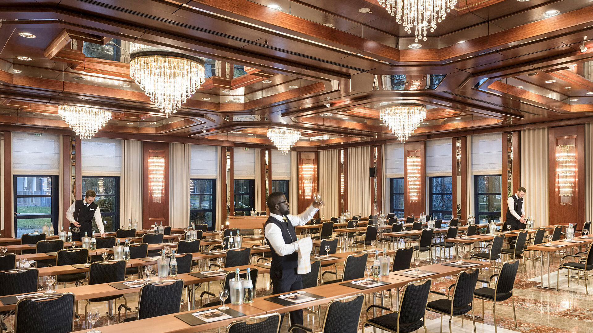 Reger Hall at Maritim Hotel Bonn, with elegant lighting and row seating, perfect for events and conferences.