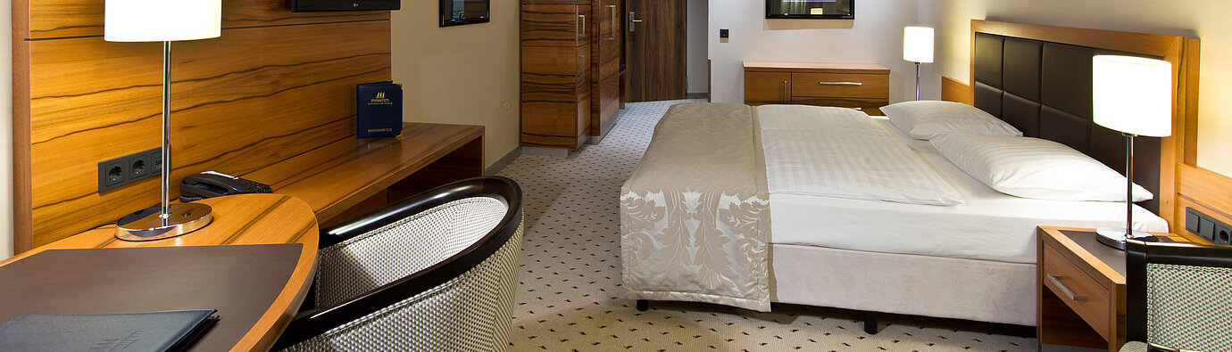 Habitación Classic  Habitación Classic cómoda en el Hotel Maritim Bad Homburg con diseño moderno y escritorio.