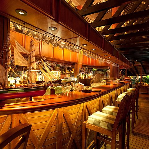 Quarter Deck Bar | Maritim Hotel Mauritius