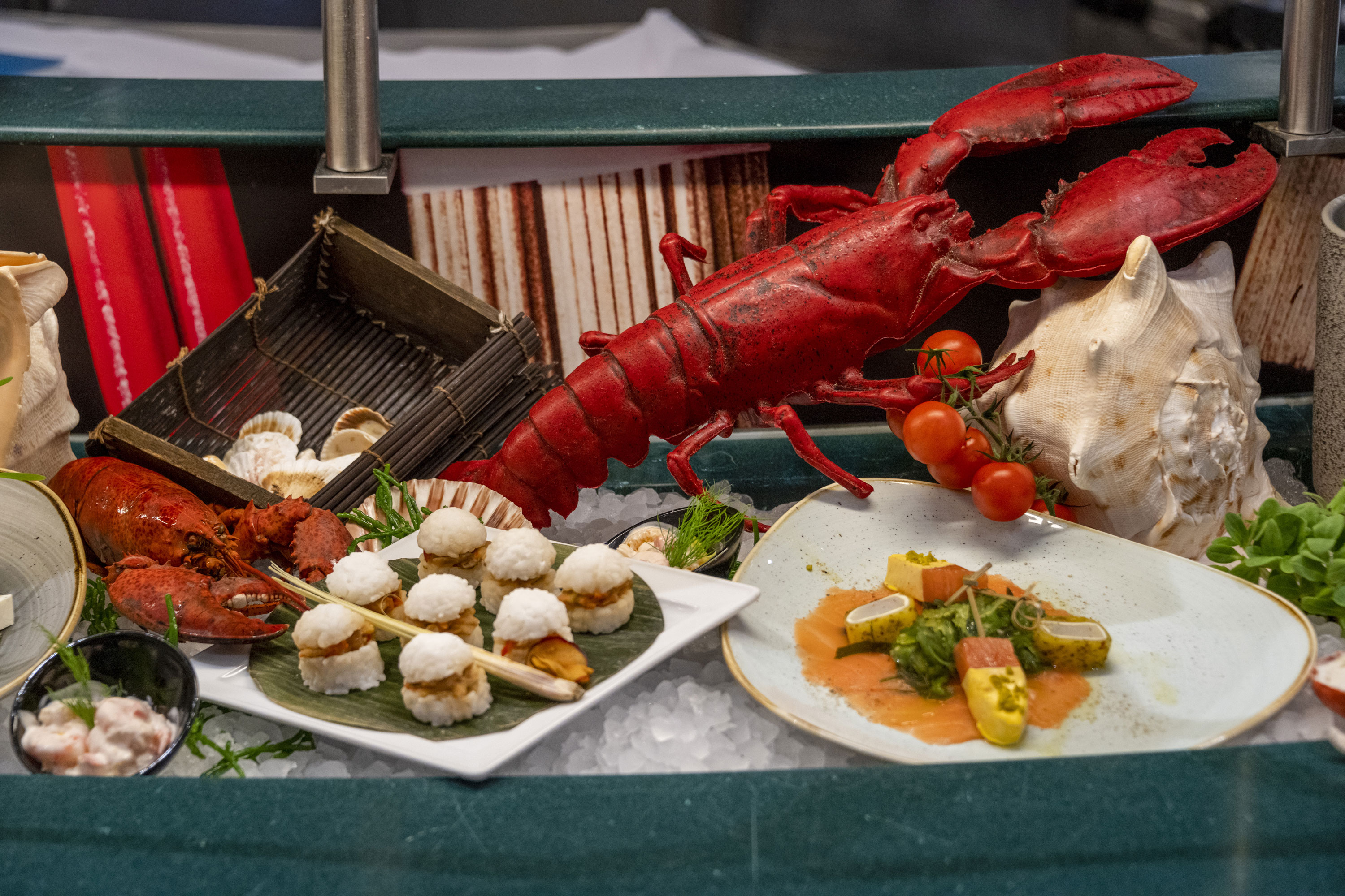 Lobster and seafood delicacies at the Maritim proArte Hotel Berlin buffet, decorated with tomatoes and seashells.