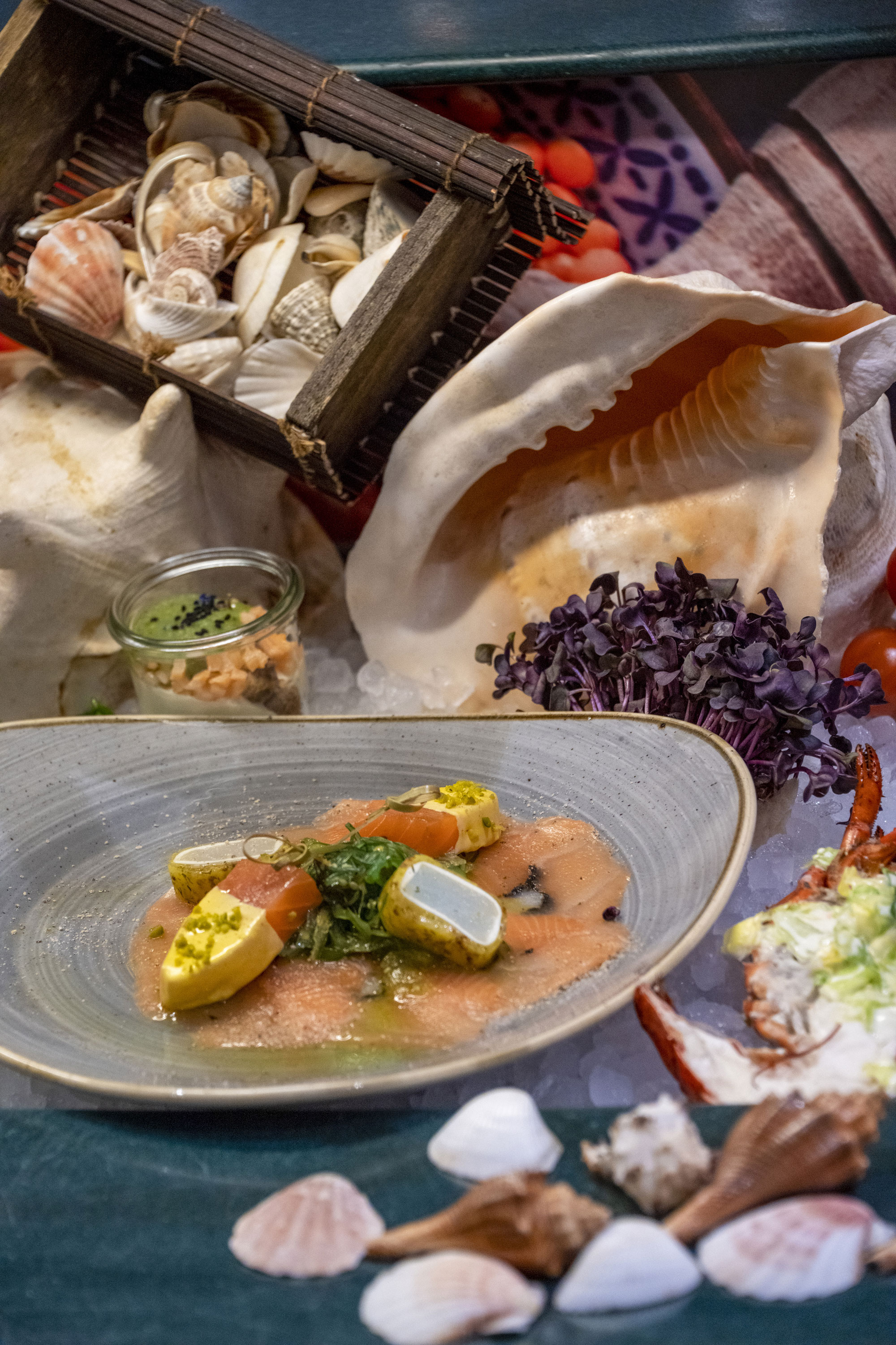 Elegant seafood buffet at Maritim proArte Hotel Berlin, decorated with seashells and fresh ingredients.
